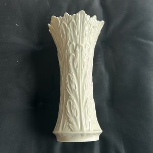 Lenox Woodland Collection 8-1/2” Vase Embossed Leaf Ivory Porcelain